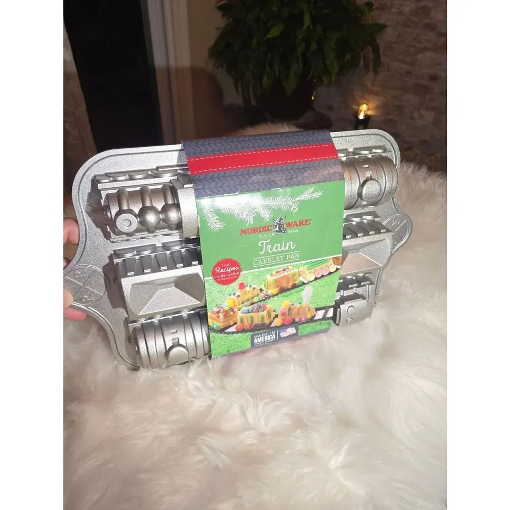 NWT Nordic Ware Train Cakelet Pan
